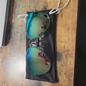 BLENDERS sun glasses